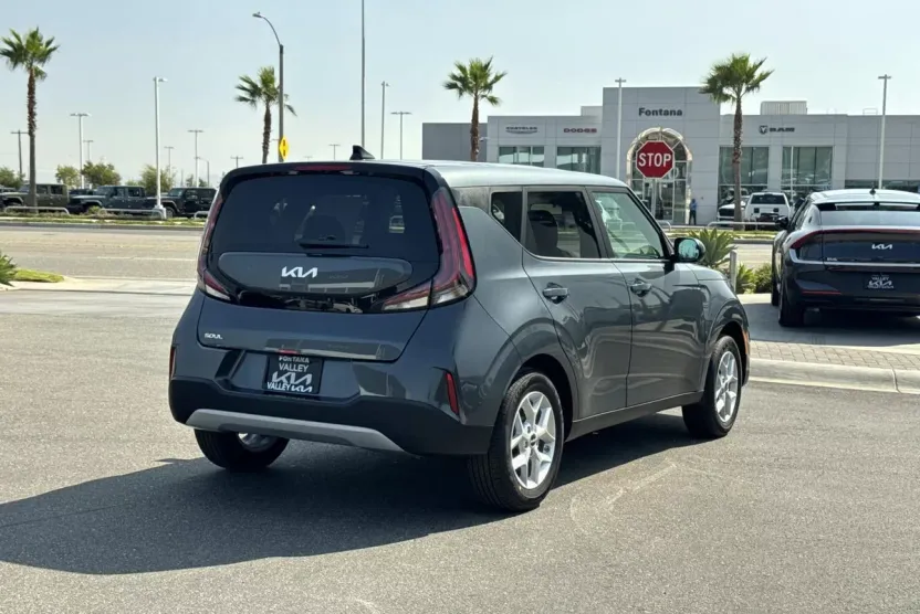 2025 Kia Soul LX photo 1