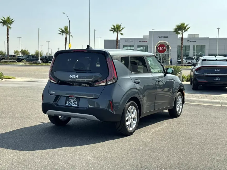 2025 Kia Soul LX photo 1