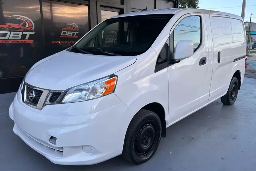 2018 Nissan NV200 SV photo 1