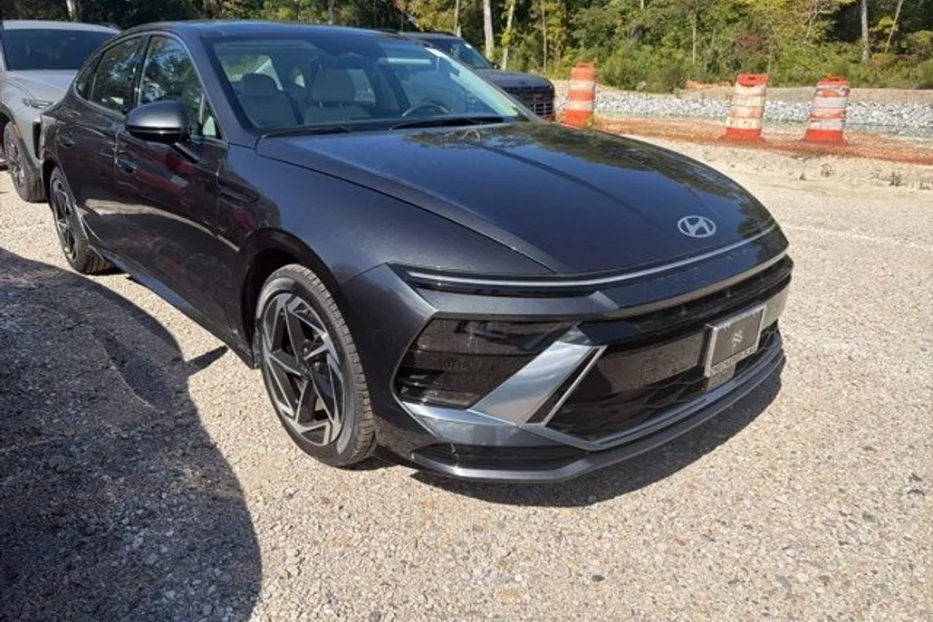 2024 Hyundai Sonata SEL photo 1