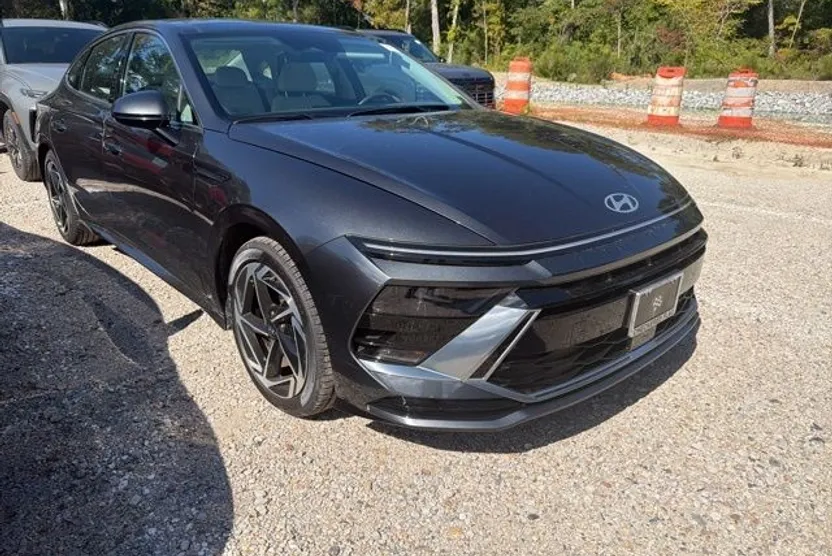 2024 Hyundai Sonata SEL photo 1
