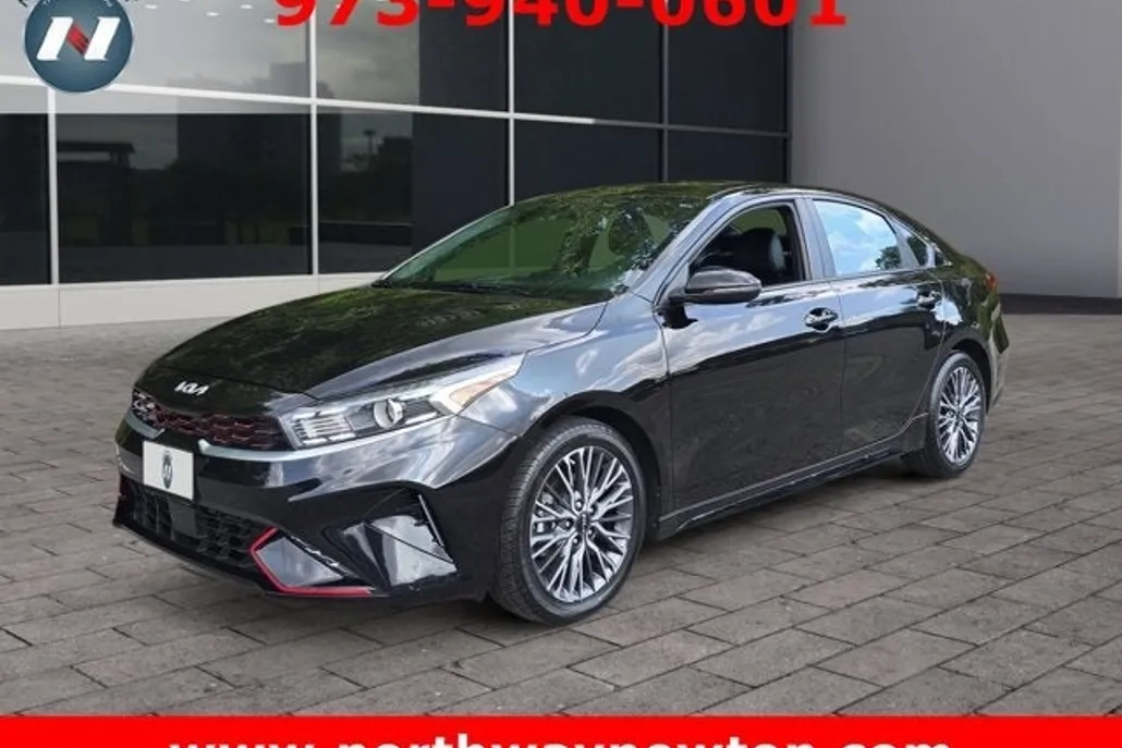 2022 Kia Forte GT-Line photo 1