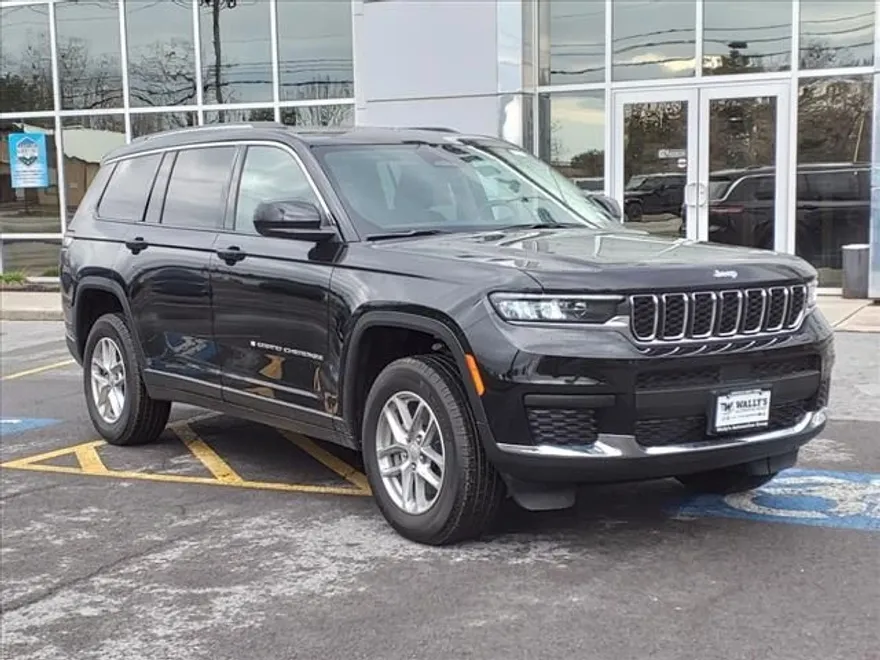 2024 Jeep Grand Cherokee Laredo photo 1