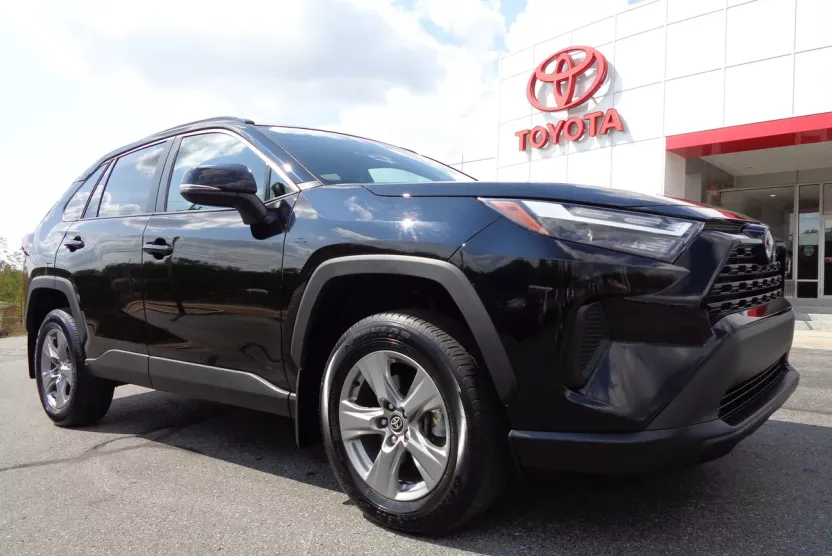2024 Toyota RAV4 XLE photo 1