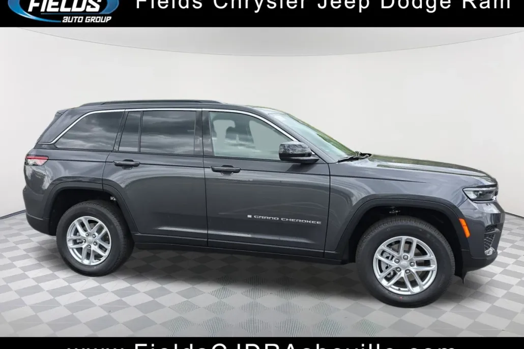 2025 Jeep Grand Cherokee Laredo photo 1