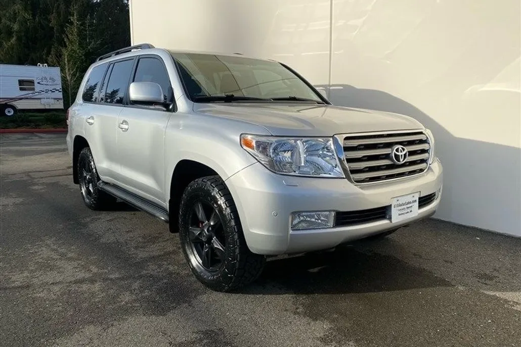 2011 Toyota Land Cruiser Base photo 1