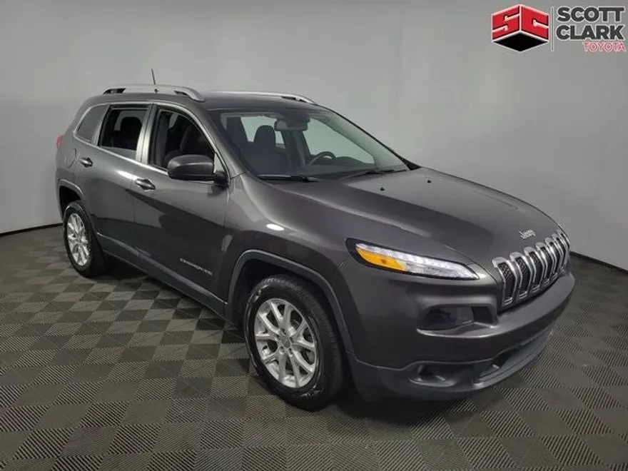 2017 Jeep Cherokee Latitude Sport photo 1