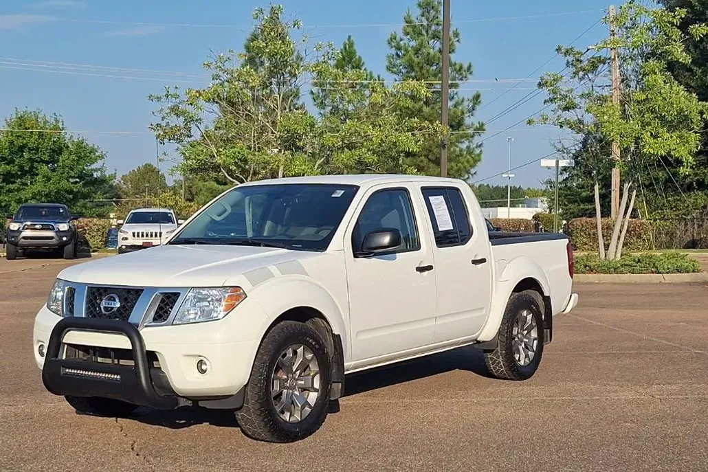 2020 Nissan Frontier Crew Cab SV photo 1