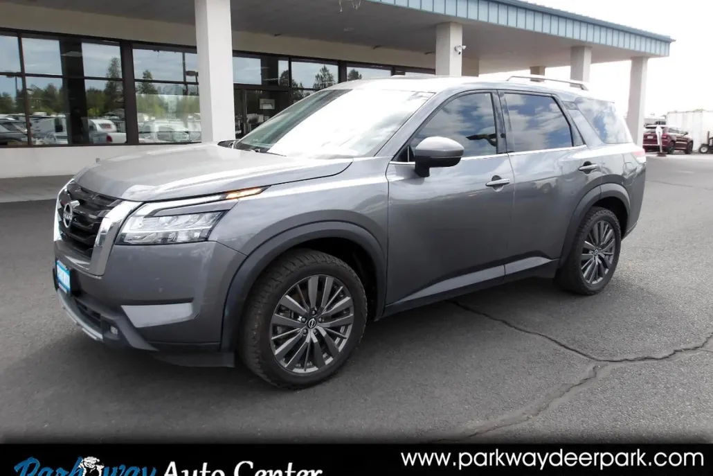 2022 Nissan Pathfinder SL photo 1