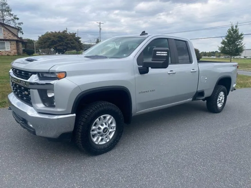 2022 Chevrolet Silverado 2500HD LT photo 1