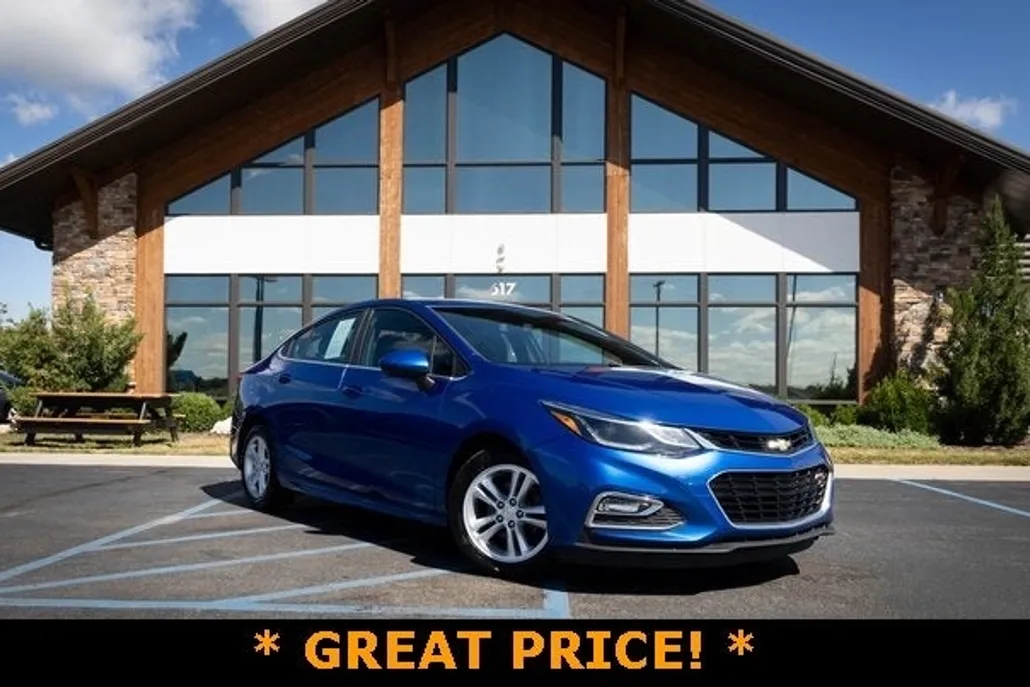 2016 Chevrolet Cruze LT photo 1