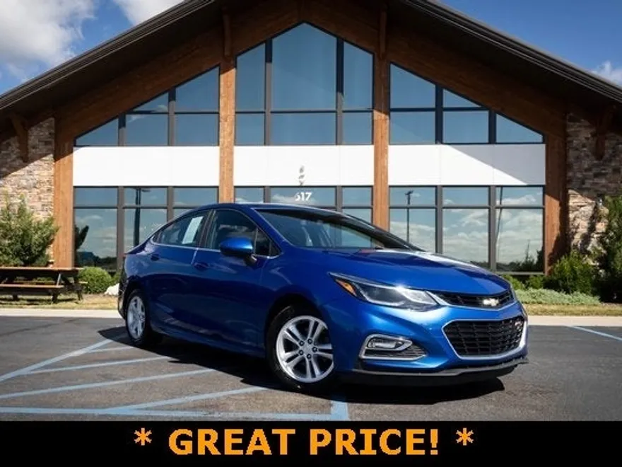 2016 Chevrolet Cruze LT photo 1