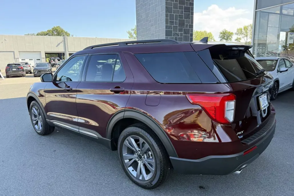 2022 Ford Explorer XLT photo 1