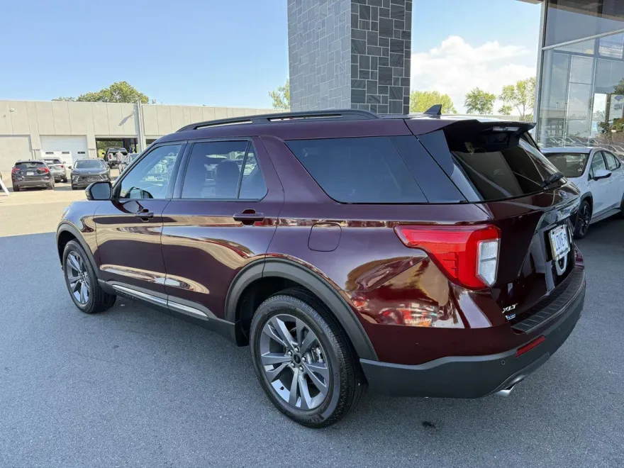 2022 Ford Explorer XLT photo 1