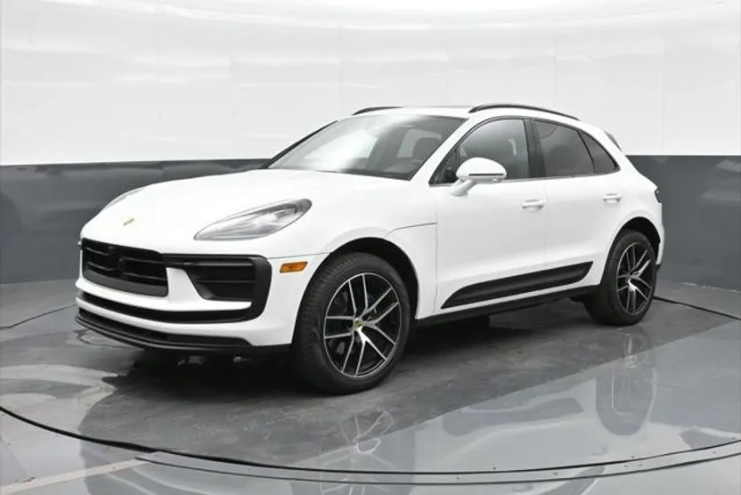 2025 Porsche Macan T photo 1