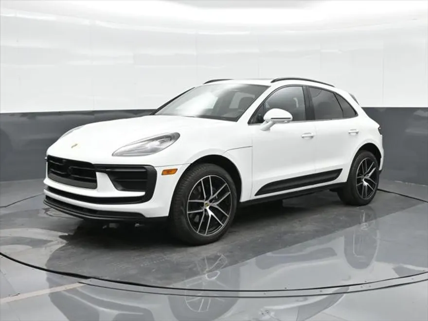 2025 Porsche Macan T photo 1