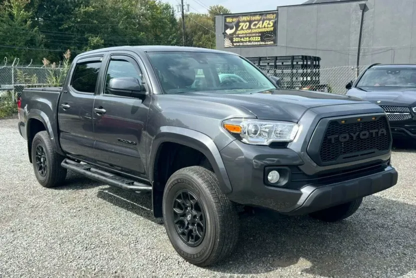 2022 Toyota Tacoma SR5 Double Cab V6 photo 1