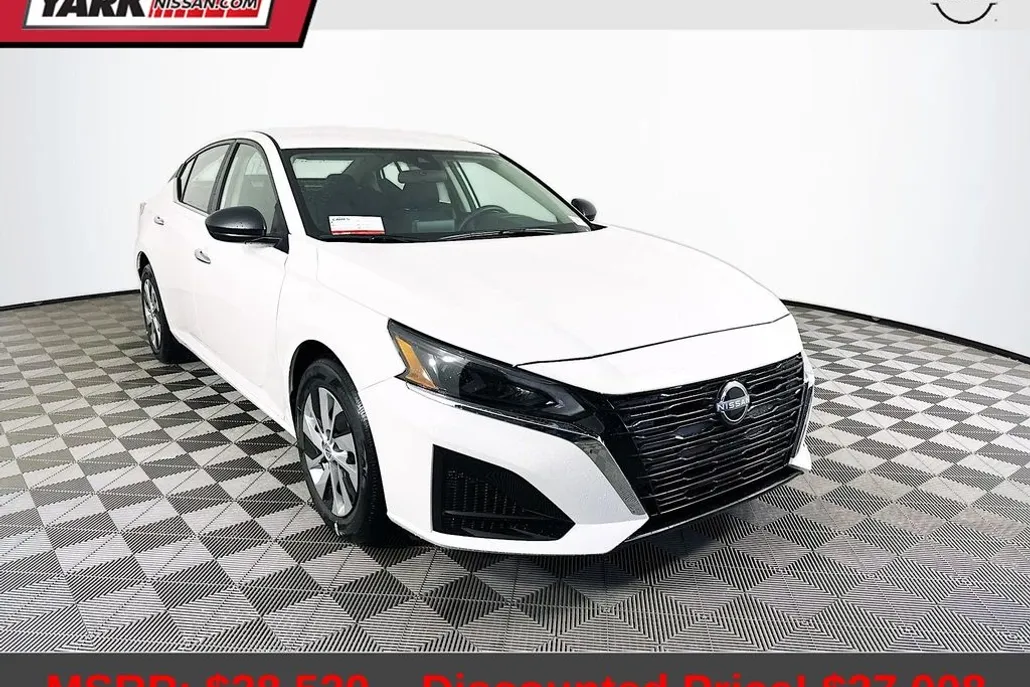 2025 Nissan Altima S photo 1