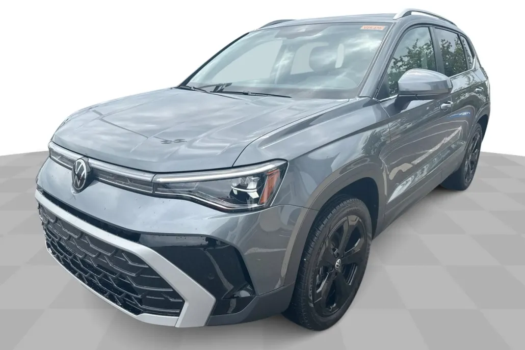 2025 Volkswagen Taos SEL photo 1