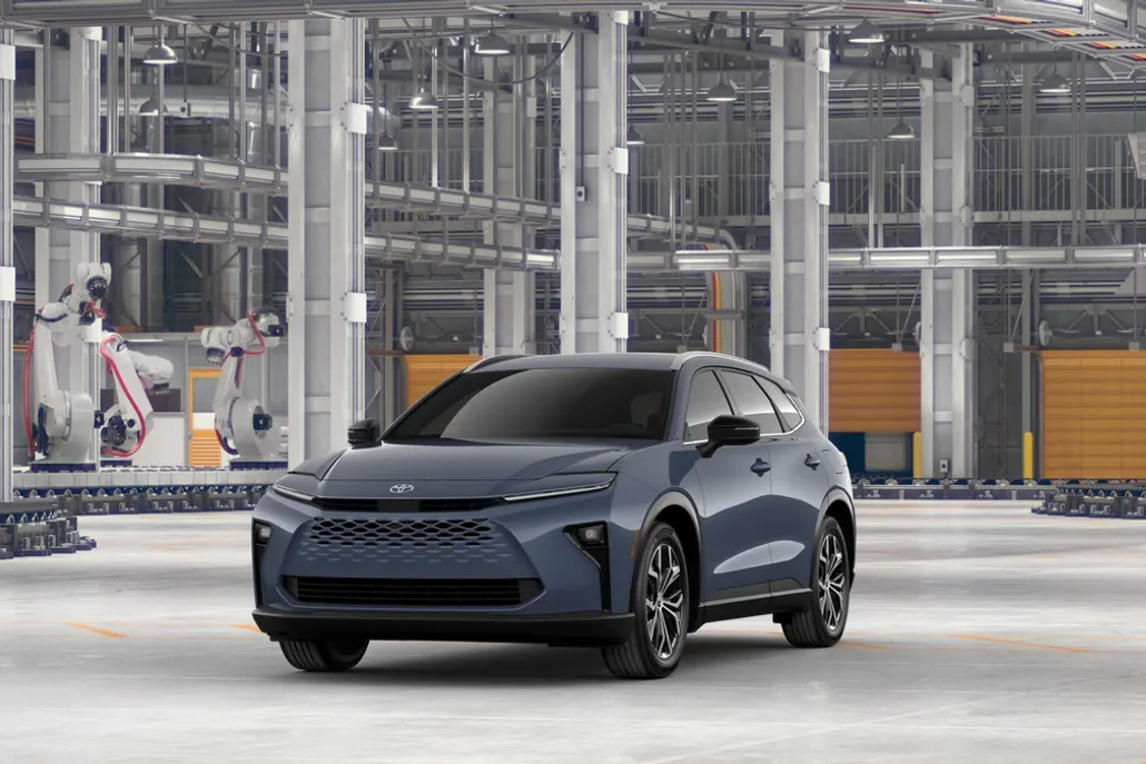 2025 Toyota Crown Signia XLE photo 1