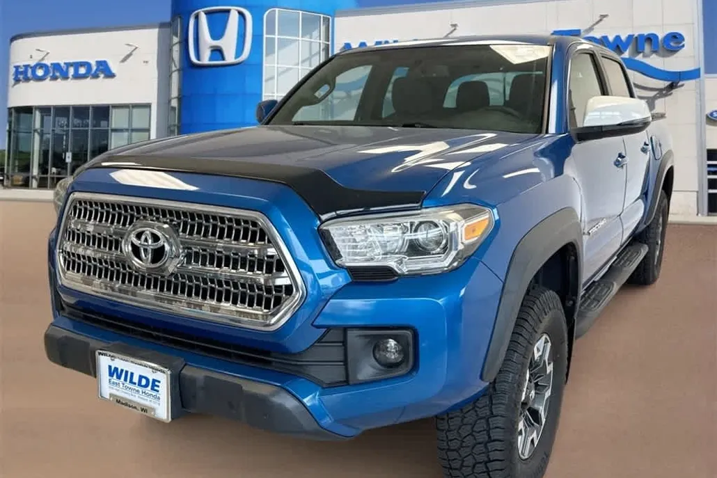 2017 Toyota Tacoma SR5 Sport TRD Pro photo 1