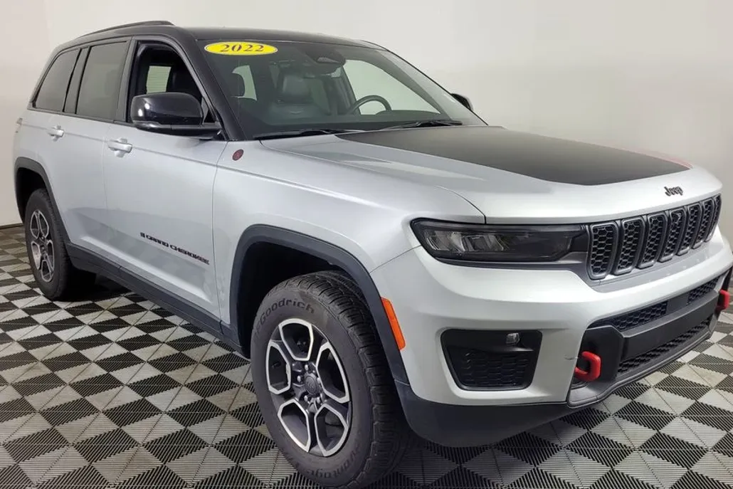 2022 Jeep Grand Cherokee Trailhawk photo 1