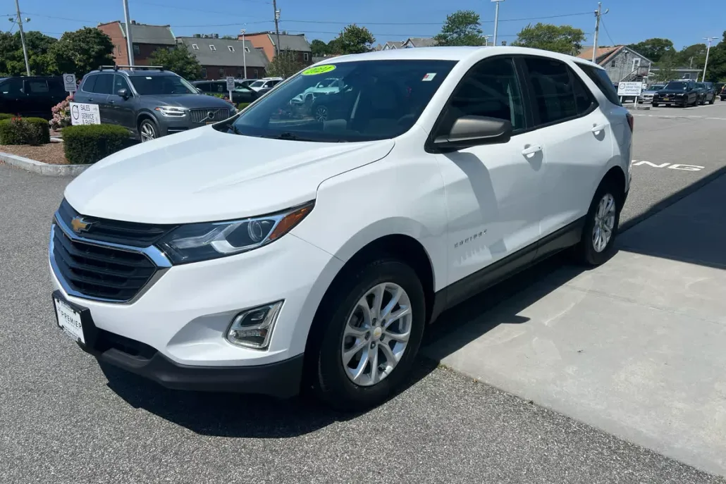 2021 Chevrolet Equinox LS photo 1