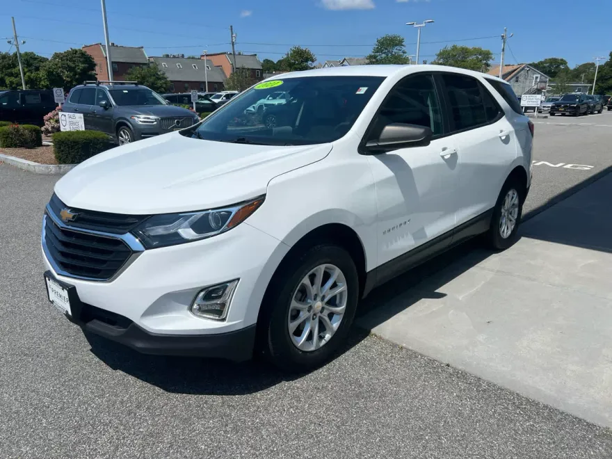 2021 Chevrolet Equinox LS photo 1
