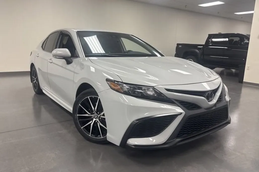 2023 Toyota Camry SE photo 1