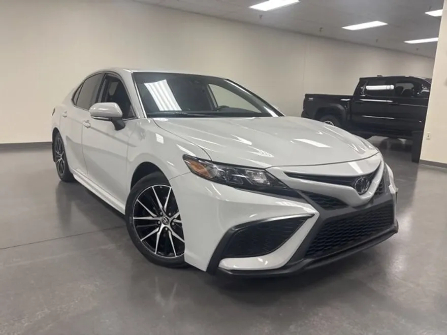 2023 Toyota Camry SE photo 1