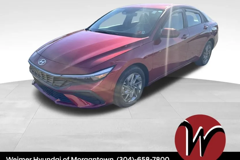2024 Hyundai Elantra SEL photo 1