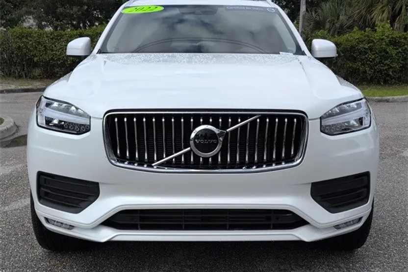 2022 Volvo XC90 T5 Momentum photo 1