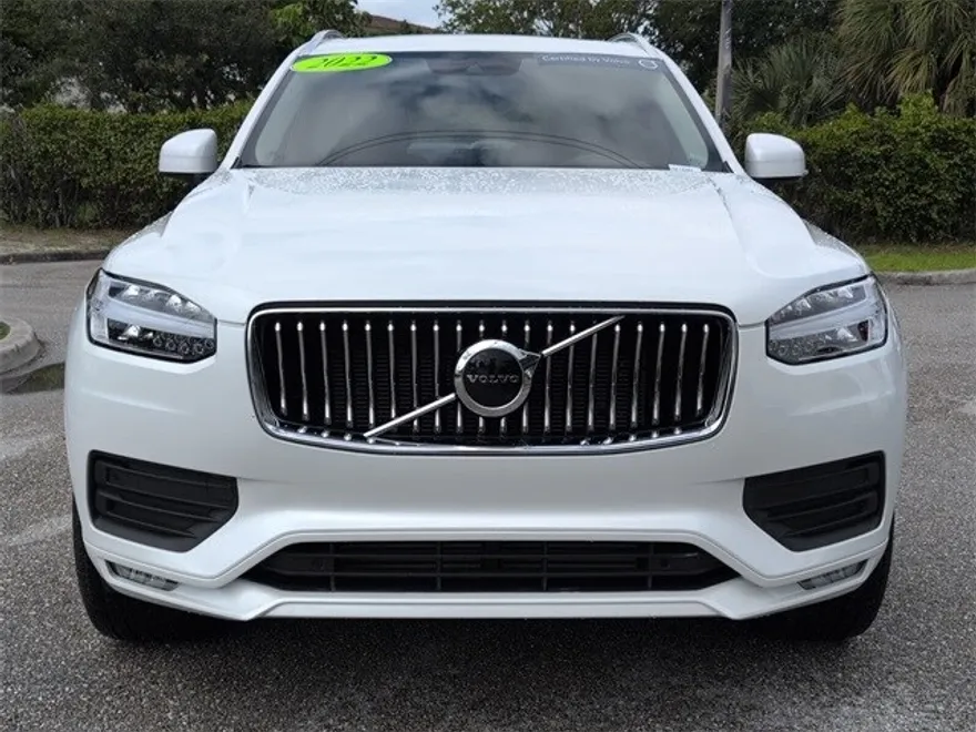 2022 Volvo XC90 T5 Momentum photo 1