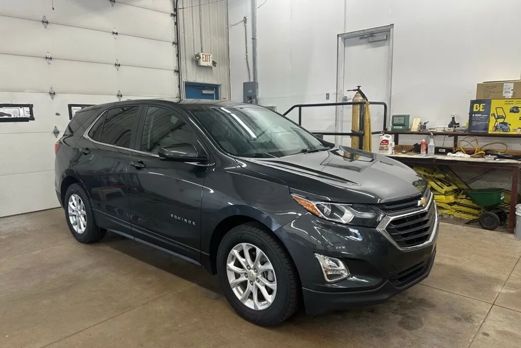 2021 Chevrolet Equinox LT photo 1