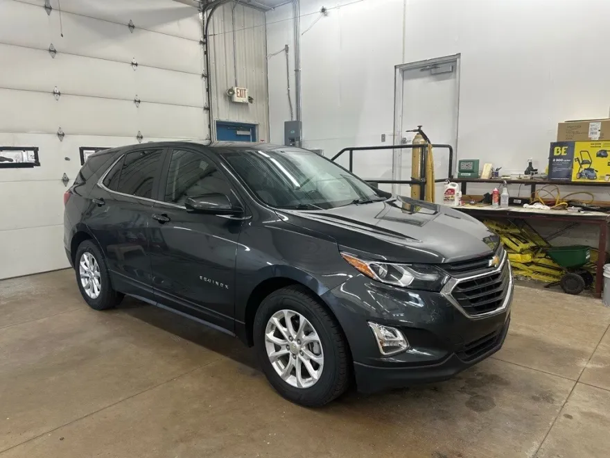 2021 Chevrolet Equinox LT photo 1