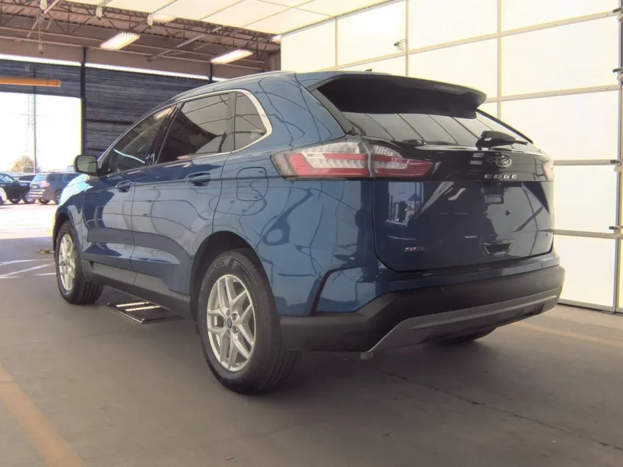 2022 Ford Edge SEL photo 1