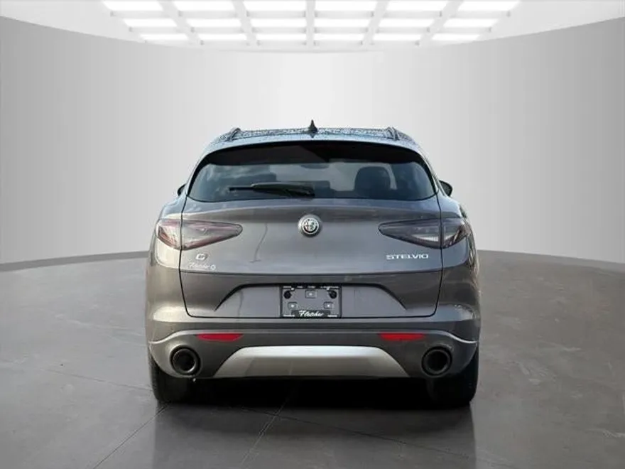 2024 Alfa Romeo Stelvio Ti photo 6