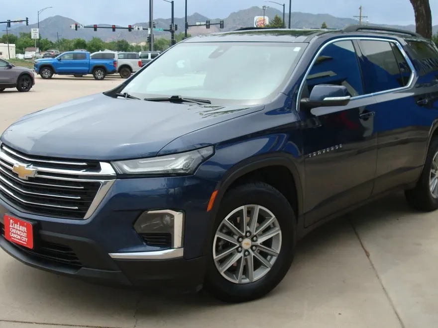 2022 Chevrolet Traverse Leather photo 1