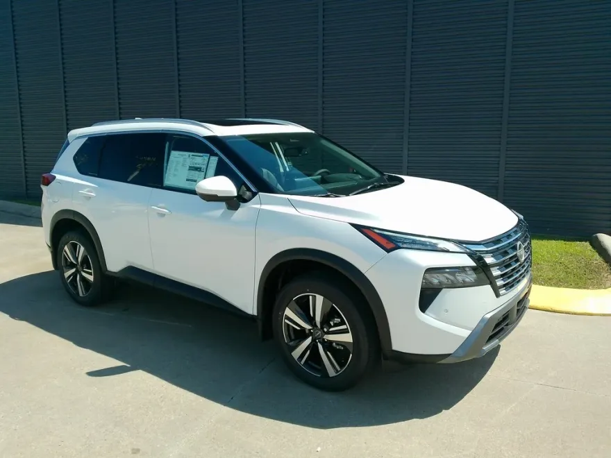 2025 Nissan Rogue SL photo 1