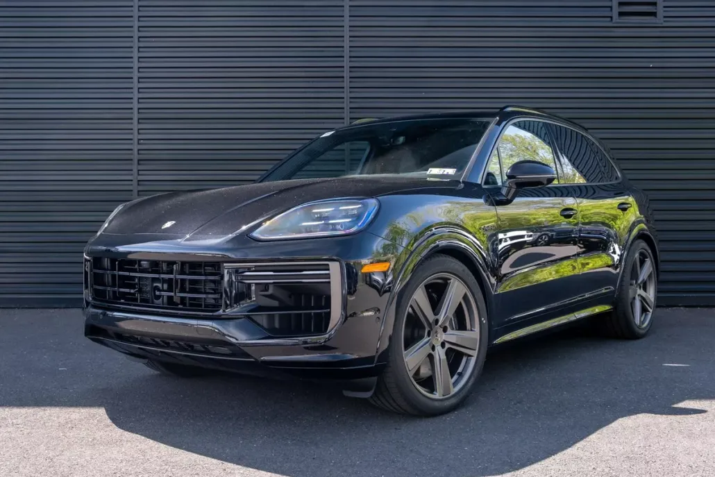 2025 Porsche Cayenne E-Hybrid Turbo photo 1