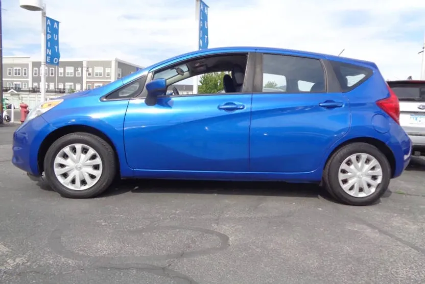 2016 Nissan Versa Note SV photo 1