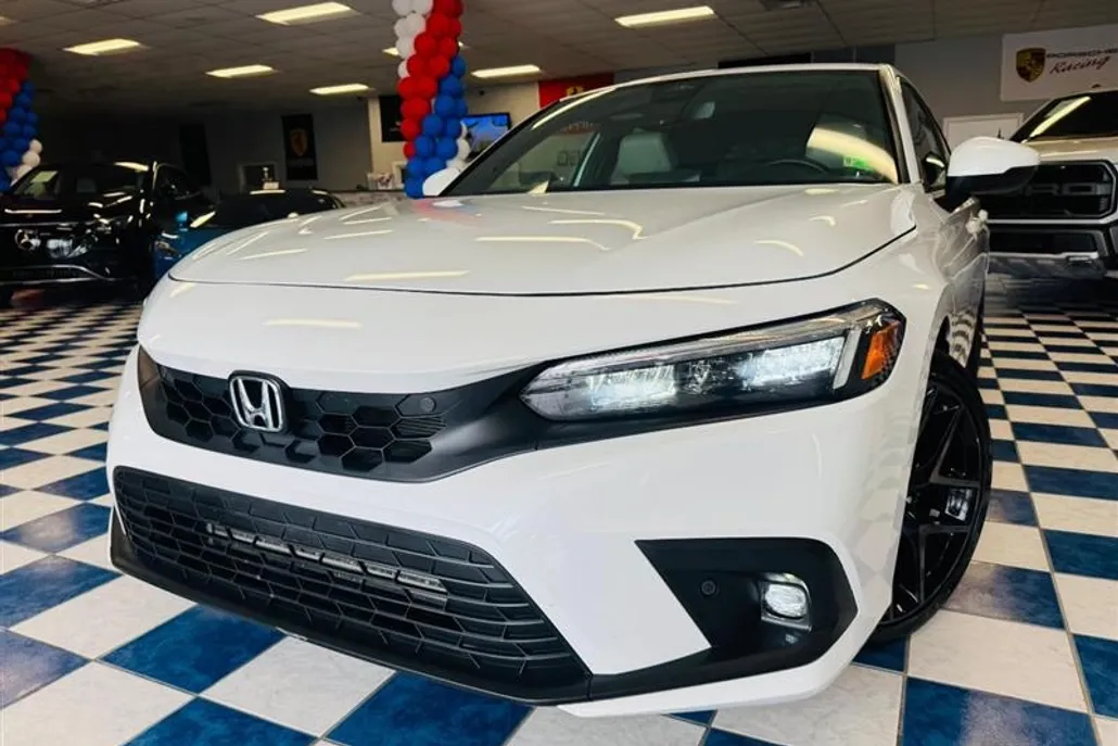 2022 Honda Civic Sport Touring photo 1