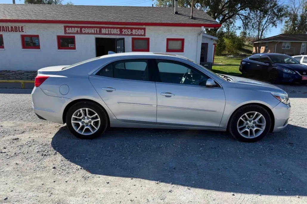 2014 Chevrolet Malibu 1LT photo 1