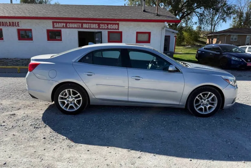 2014 Chevrolet Malibu 1LT photo 1