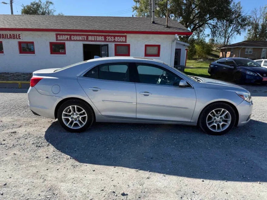 2014 Chevrolet Malibu 1LT photo 1