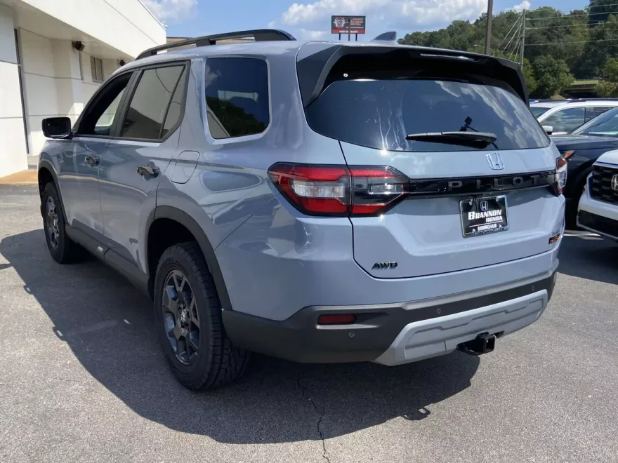2025 Honda Pilot TrailSport photo 1