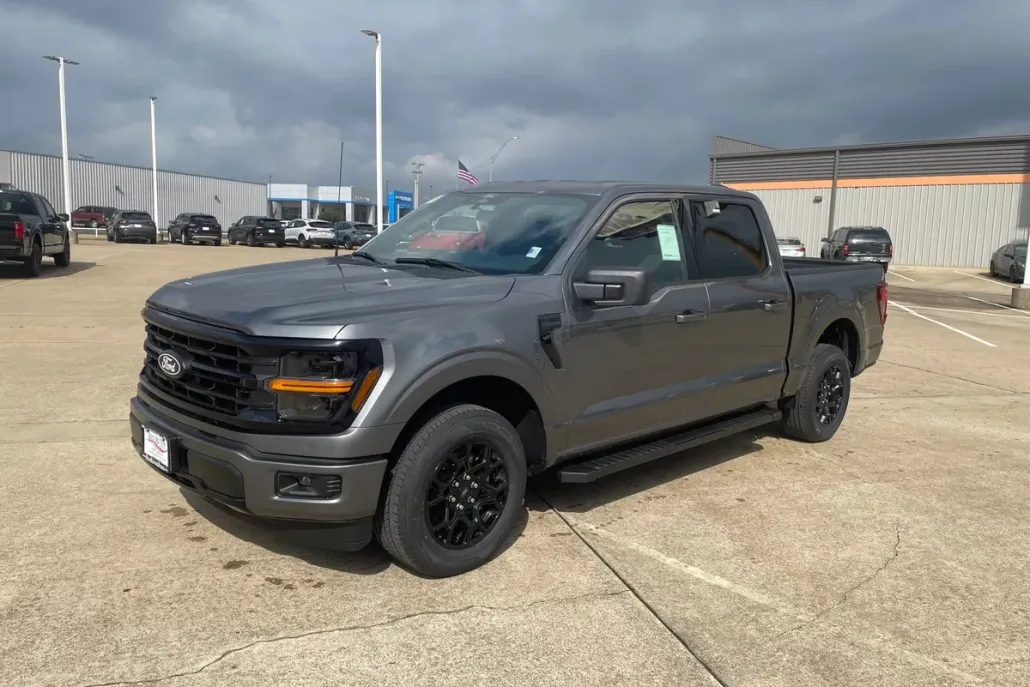2025 Ford F-150 XLT photo 1