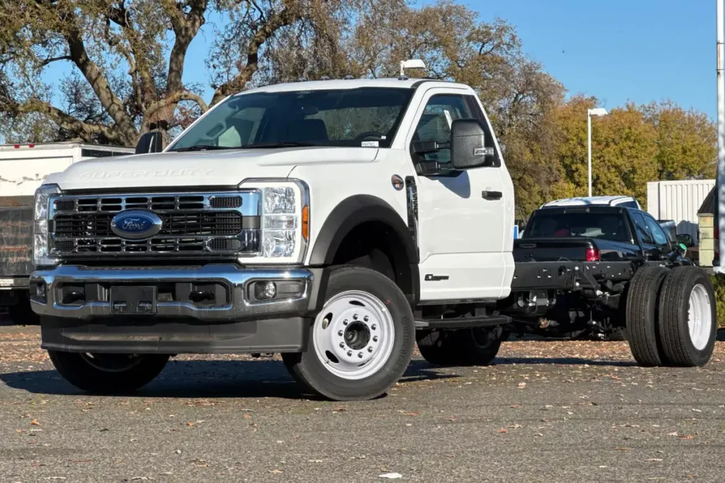 2024 Ford F-550 photo 1