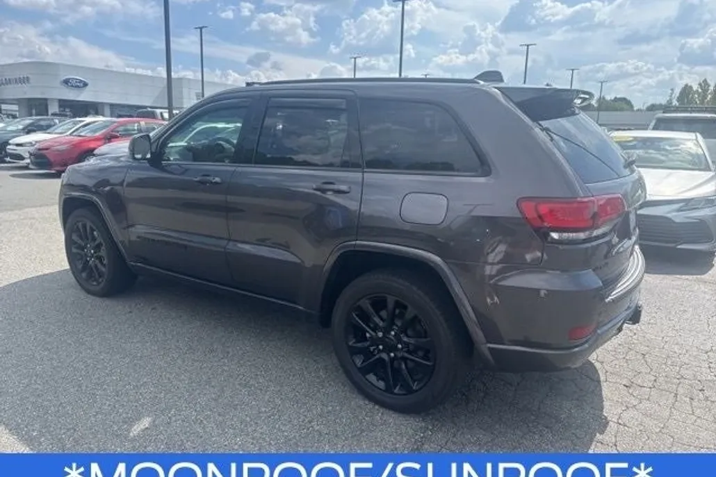 2021 Jeep Grand Cherokee Laredo X photo 1
