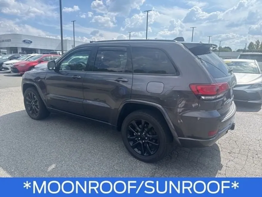 2021 Jeep Grand Cherokee Laredo X photo 1